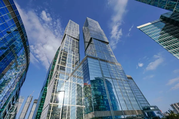 ビジネスセンター 金融地区 晴れた日 空のスペース モスクワ市 ロシアの高層ビル ウェブサイト パンフレット ポスター デザインに使用できます — ストック写真