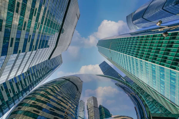 Felhőkarcolók Üzleti Központban Pénzügyi Negyed Napsütéses Nap Kék Üres Tér Stock Kép