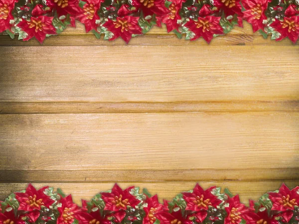 冬季木制米黄色棕色的自然背景 两边有一品红 漆木水平板的结构 圣诞节 新年贺卡 带有复印空间 祝贺卡片 邀请卡 派对卡片 圣诞贺词 — 图库照片