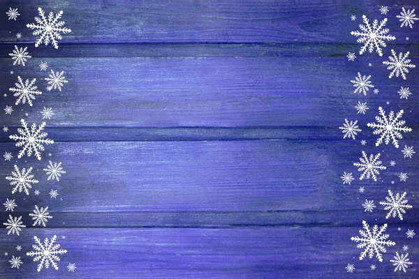 雪片2つの側面を持つ冬の木製の青紫色の自然背景 塗装木材水平板の質感 クリスマス コピースペース付きの新年カード ウェブサイト パンフレット ポスター デザインに使用できます これは素晴らしいカード情報です — ストック写真