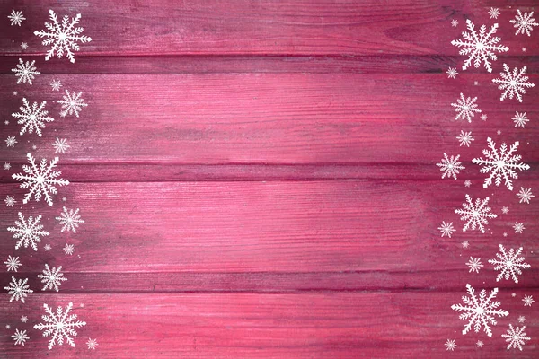 장미는 자홍색 바탕에 눈송이 양쪽에 있었다 나무로 가로대의 텍스처 크리스마스 — 스톡 사진