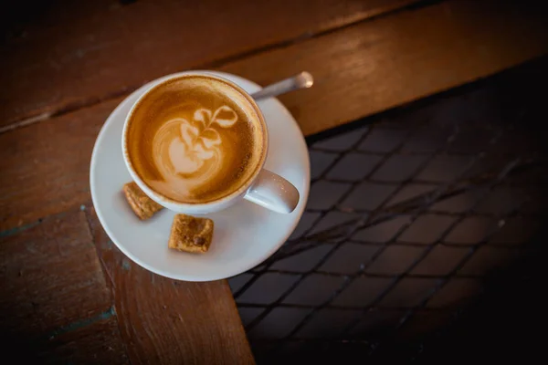Imagem Café Quente Latte Com Arte Leite Espuma Uma Mesa — Fotografia de Stock