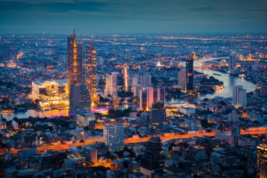 Bangkok Tayland - 8 Haziran 2019: Bangkok şehrinin gece manzarası