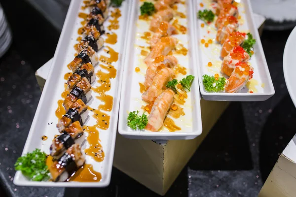 Imagen Deliciosos Rollos Sushi Una Variedad Comida Japonesa — Foto de Stock
