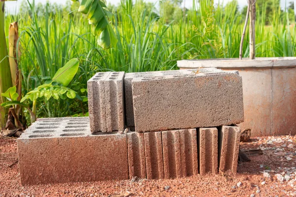 Hormigón Gris Apilan Cuidadosamente Una Pila Filas Delgadas Ladrillos Material — Foto de Stock