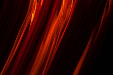 Soyut şekilli ve hareketli şenlik ateşinin alevleri.