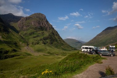 Glencoe 'daki The Three Sisters' da karavan parkı.