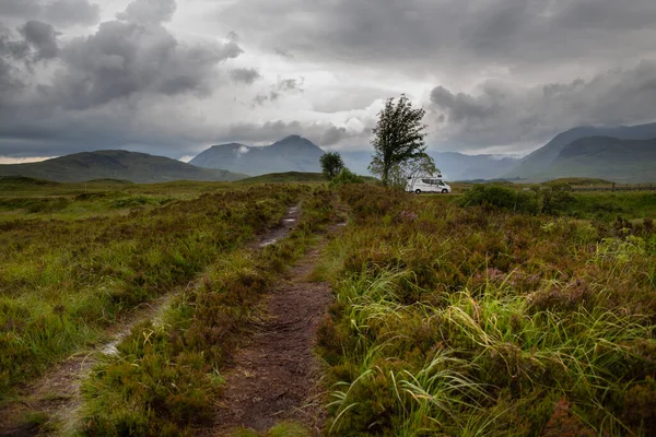 Toeristen Campervan Loch Schotland — Stockfoto