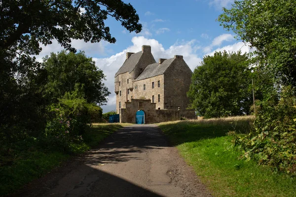 Edinburgh 'daki İskoç Şatosu Midhope. Yabancı televizyon dizisinin yerelleştirilmesi