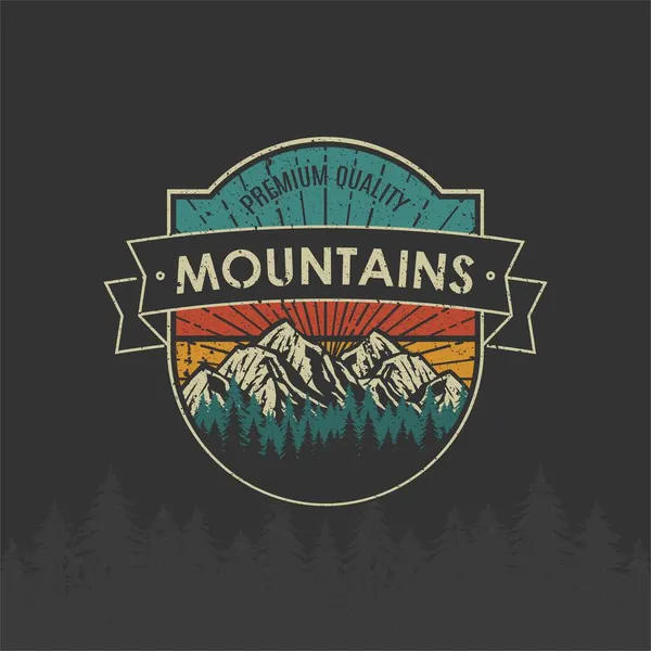 Aventura Emblema Logotipo Vintage Retro Montanhas Livre Para Adesivo Shirt — Vetor de Stock