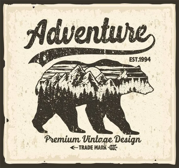 Vintage Retro Logo Silhouette Animals Backgroposter Card Outdoor Adventure Mountain — стоковый вектор