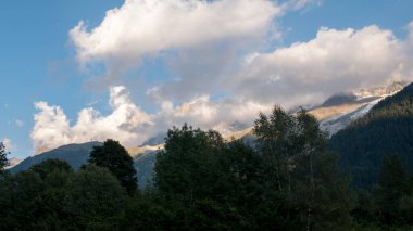 Güzel dağların manzarası
