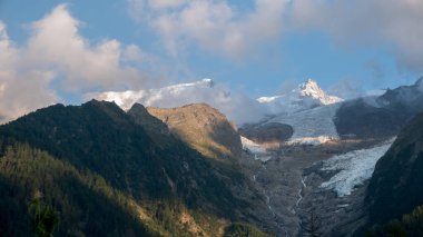 Dağların güzel manzarası