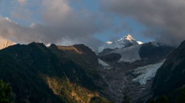 Dağların güzel manzarası