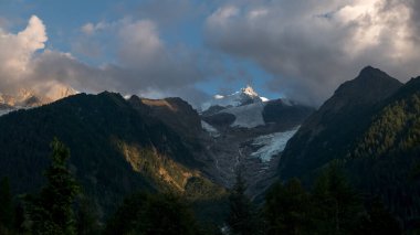 Dağların güzel manzarası