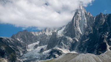 Dağların güzel manzarası