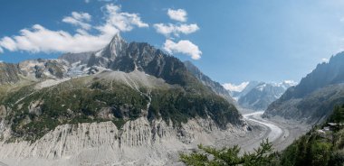 Dağların güzel manzarası