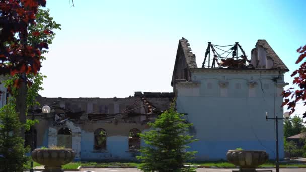 Taklösa Bombade Förstörda Byggnad Solsken Utomhus Kiev Förorter Ukraina Förstört — Stockvideo