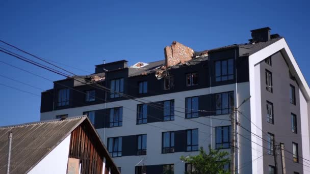 Modern Building Ruined Roof Broken Windows Outdoors Sunshine Wide Shot — Stockvideo