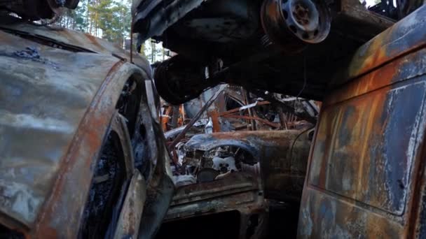 Live Camera Moves Forward Burnt Out Ruined Automobiles Car Dump — Stockvideo