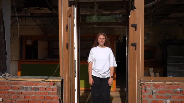 Young Woman Looking Camera Standing Ruined Building Outdoors Live Camera — Stock Video