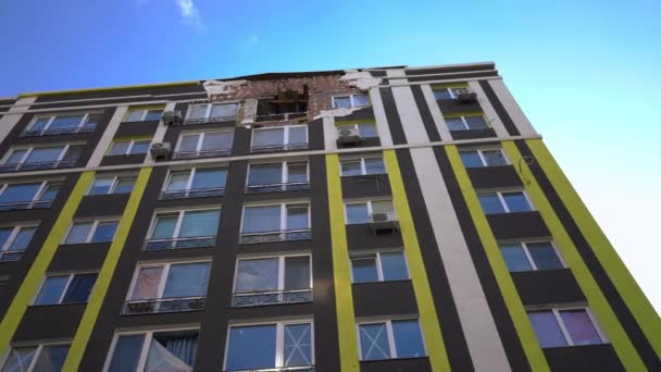 Kırık Camlı Modern Çok Katlı Binanın Alt Açısı Ukrayna Daki — Stok video