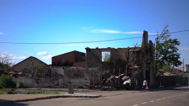 Ukraine Kyiv June 2022 Bombed Burnt Houses Kiev Suburb Woman — Stock Video