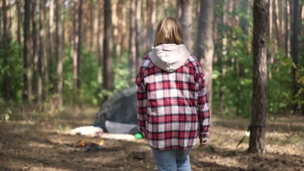 Tracking Shot Happy Woman Walking Burning Fire Sitting Tent Forest — Vídeos de Stock