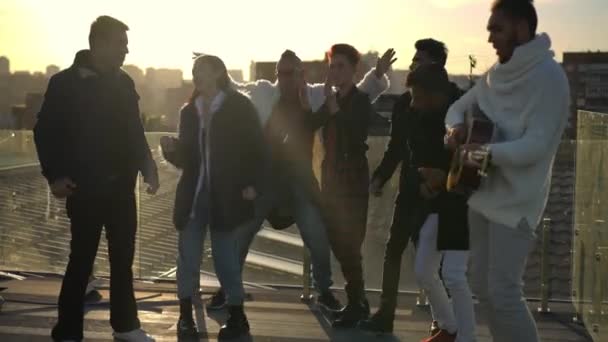 Group Cheerful Multiethnic People Dancing Sunset Rooftop Urban City Wide — Video