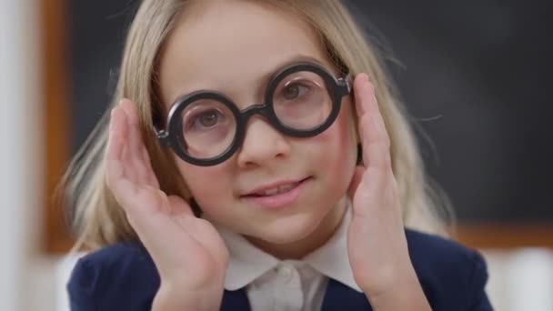 Close Face Nerd Cheerful Schoolgirl Large Eyeglasses Looking Camera Smiling — Video