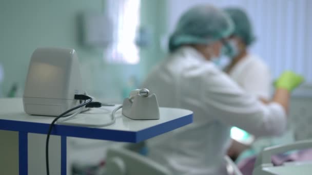 Close Dental Curing Light Blurred Doctor Nurse Treating Patient Dental — Stock videók