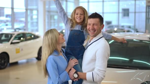 Excited Caucasian Young Family Rejoicing Automobile Purchase Car Showroom Portrait — Αρχείο Βίντεο