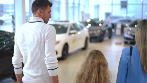 Tracking Shot Confident Parents Daughter Walking Car Dealership Choosing New — Video