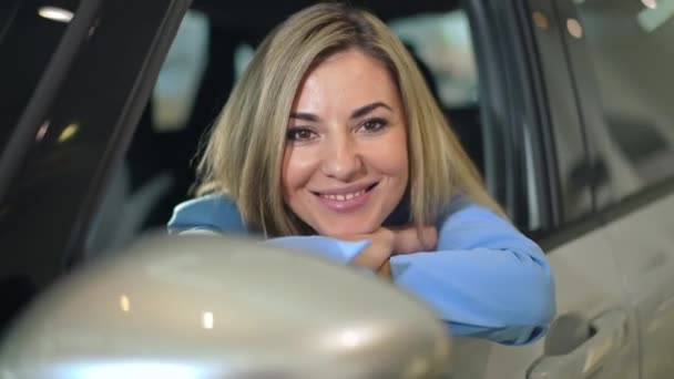 Close Attractive Caucasian Woman Looking Camera Leaning Car Door Smiling — Stockvideo