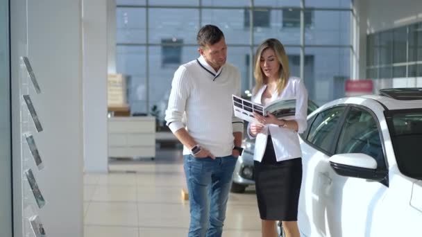 Wealthy Rich Buyer Walking Professional Seller Car Dealership Choosing New — Stockvideo