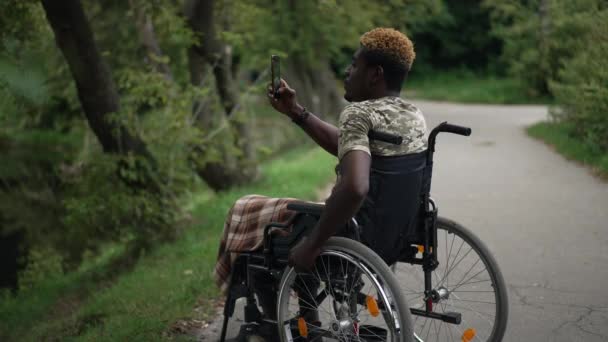 Curios African American Man Wheelchair Taking Photo Nature Smartphone Summer — Wideo stockowe