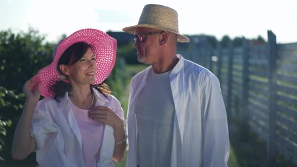Medium Shot Caucasian Adult Couple Tourists Standing Sunrays Talking Slow — Vídeos de Stock