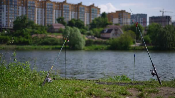 Two Fishing Rods River Bank Urban Park City Background Fishing — Stok video