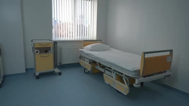 Hospital Ward Modern Patients Bed Hospital Indoors Live Camera Moves — Vídeo de stock