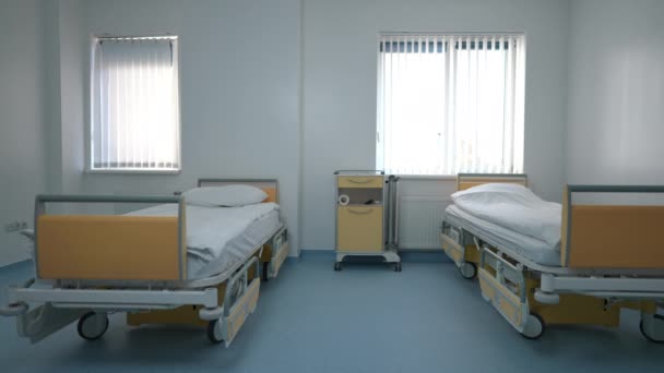 Wide Shot Two Single Beds Wheels Comfortable Modern Hospital Indoors — 图库视频影像