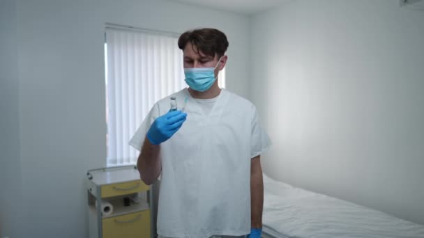 Medium Shot Serious Doctor Face Mask Uniform Coronavirus Vaccine Stretching — Αρχείο Βίντεο