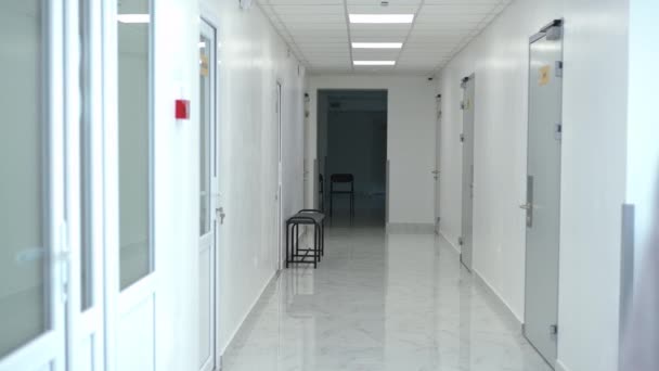 Hospital Corridor Young Woman Uniform Entering Walking Indoors Caucasian Professional — 图库视频影像