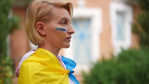 Side View Adult Woman Embroidered Shirt Ukrainian Flag Looking Away — Stockvideo