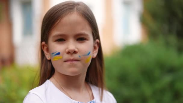 Close Ukrainian Girl Serious Facial Expression Turning Looking Camera Slow — Stockvideo