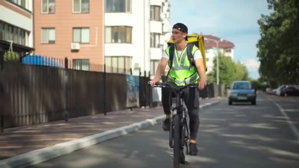 Concentrated Delivery Boy Searching Address Riding Bike Residential Neighborhood Gesturing — Vídeo de Stock