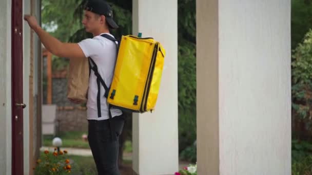 Delivery Man Knocking Door Passing Package Order Positive Smiling Woman — Stock Video