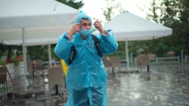 Front View Portrait Young Delivery Man Coronavirus Face Mask Rain — Stockvideo