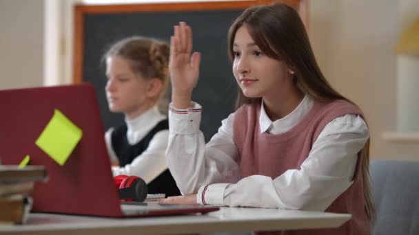 Nerd Caucasian Teen Girl Raising Hand Answering Question Blurred Classmate — Video Stock