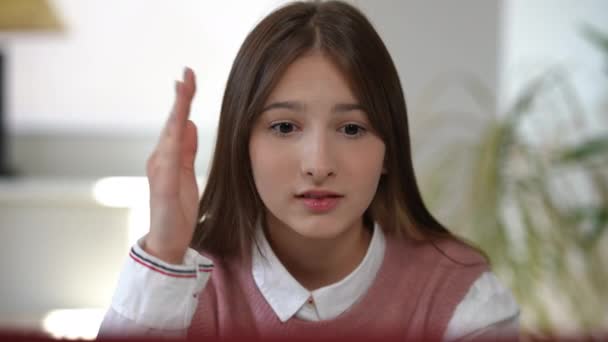 Portrait Nerd Intelligent Teen Schoolgirl Raising Hand Wishing Answer Question — Vídeo de stock