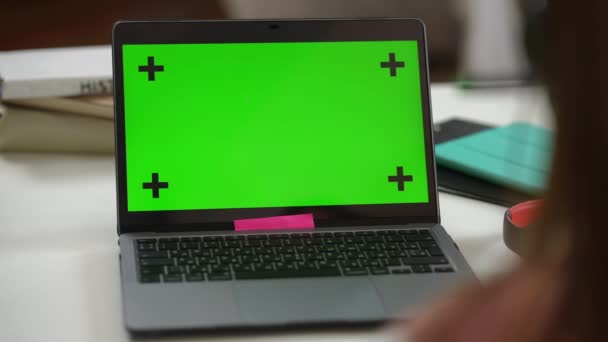 Close Green Screen Laptop Video Chat Unrecognizable Schoolgirl Headphones Chatting — Vídeo de Stock